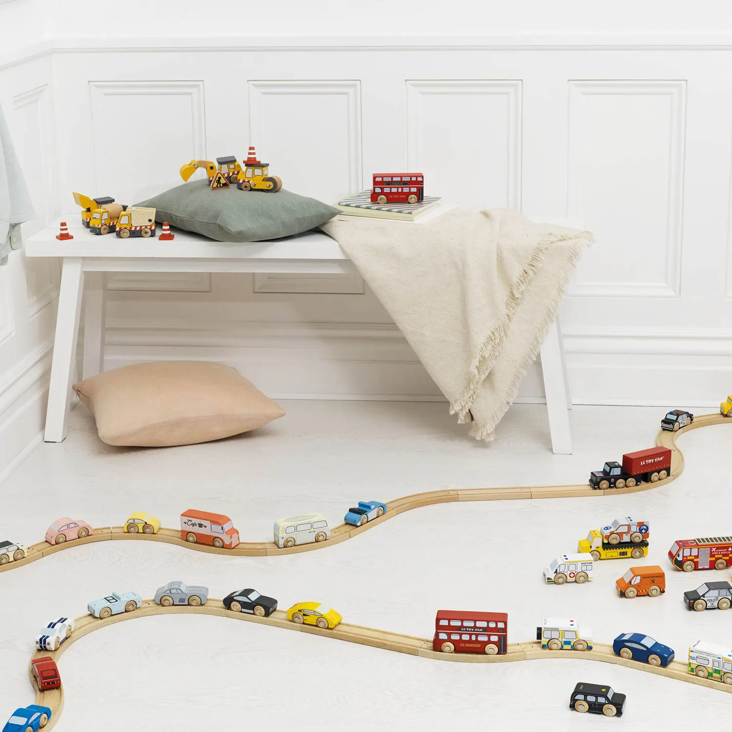 Classic Sportwagen / Classic Wooden Sports Car Set-Le Toy Van (LTV)