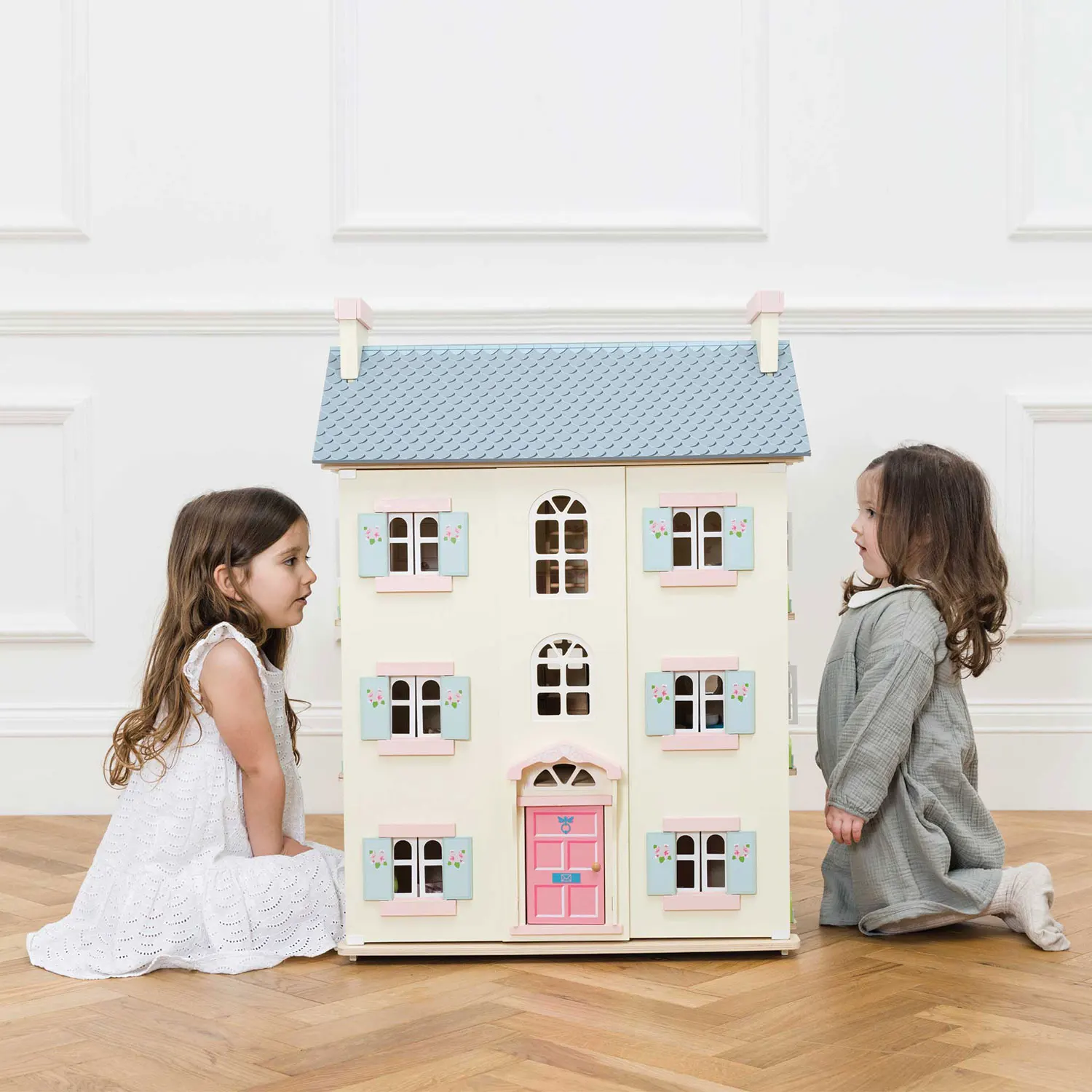 Cherry Tree Hall Haus / Cherry Tree Hall Wooden Dolls House-Le Toy Van (LTV)