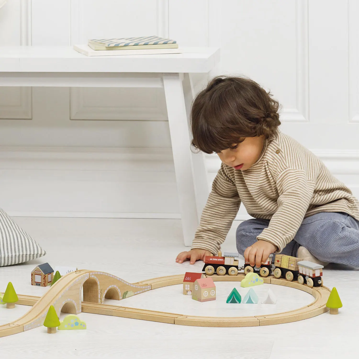 Eisenbahn Set liegende 8 TV702 / Train Set  Figure of 8-Le Toy Van (LTV)