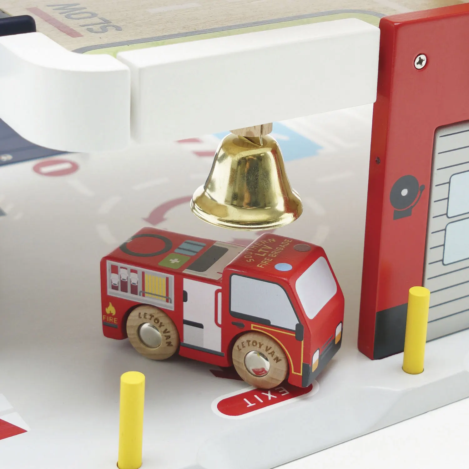 Feuerwehr & Rettungsdienst Garage & Fire & Rescue Wooden Garage-Le Toy Van (LTV)