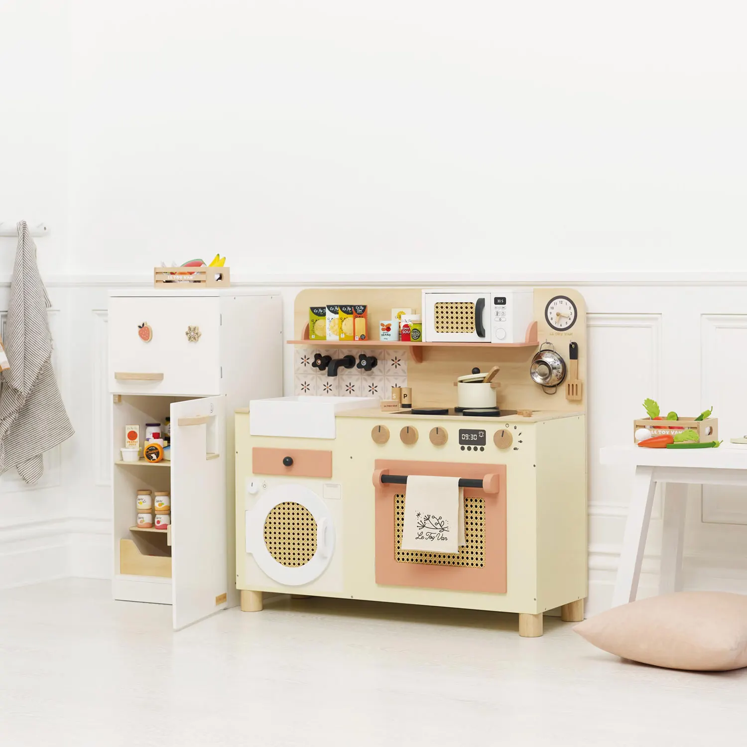 Große Küche / Family Size Wooden Play Kitchen-Le Toy Van (LTV)